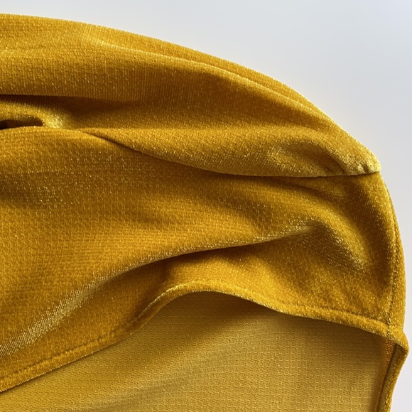 Urban Outfitters - Size XS (brand new) - Picture 3 of 3